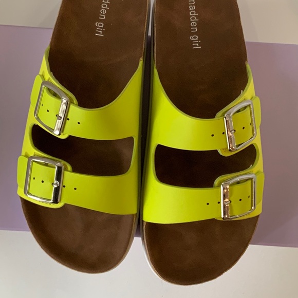 🚫Sold 🚫Steve Madden (9) yellow neon slide - Picture 6 of 6